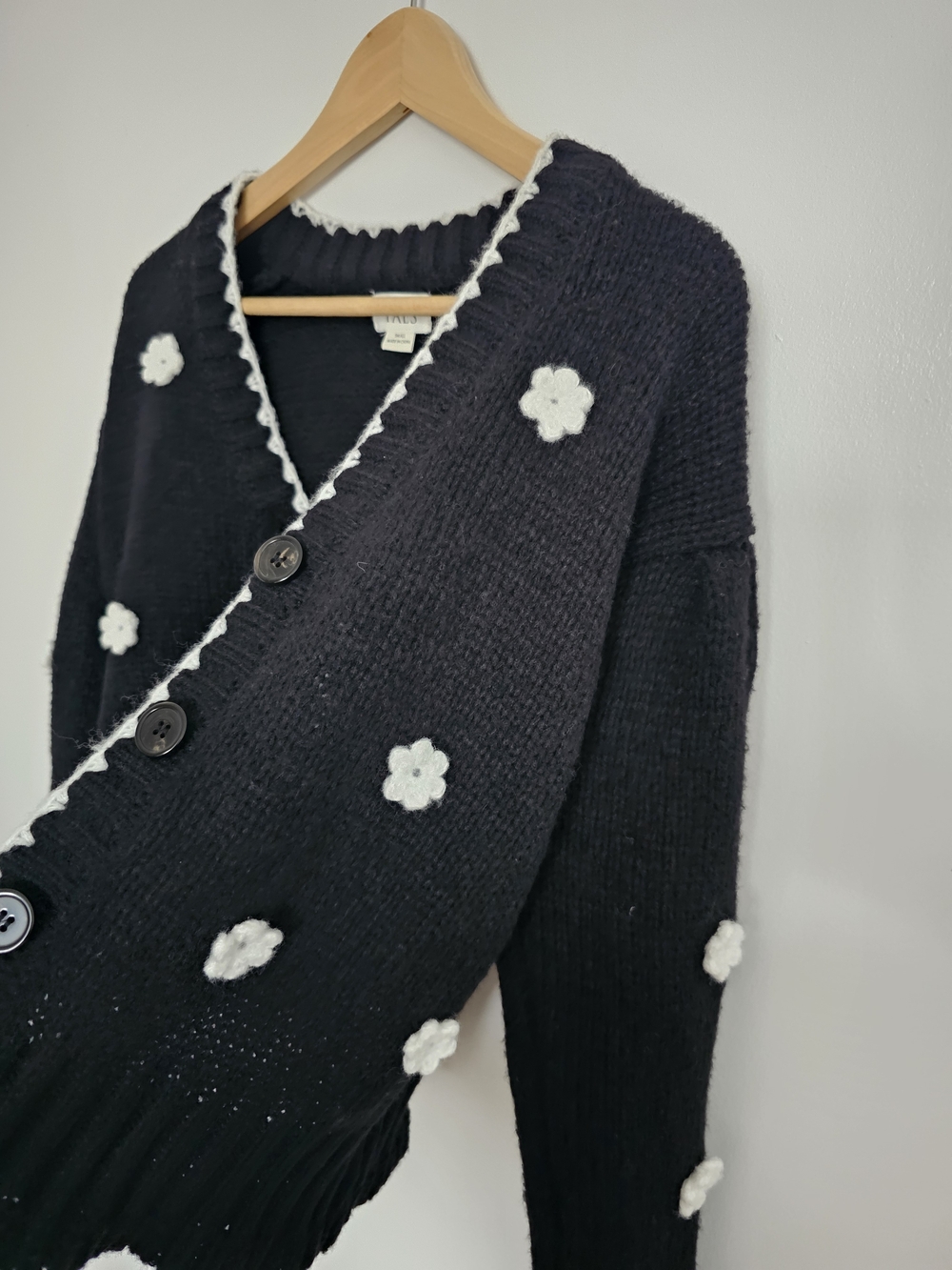 Black Cropped Cardigan White Floral Patches Size S Feminine Boho Chic - Picture 5 of 9